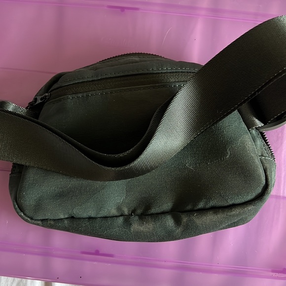 Lululemon - Picture 2 of 8